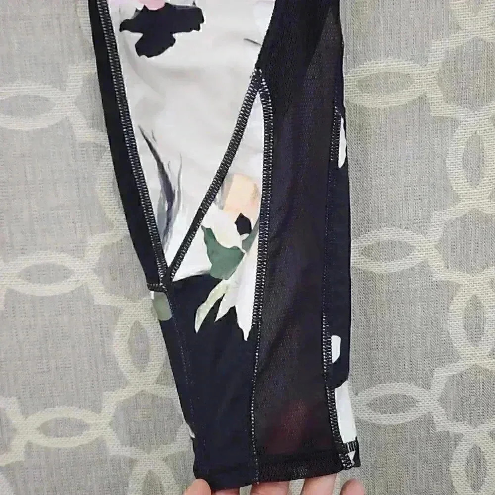 Athleta Floral Mesh Black Cropped Leggins Women's S - Picture 3 of 10